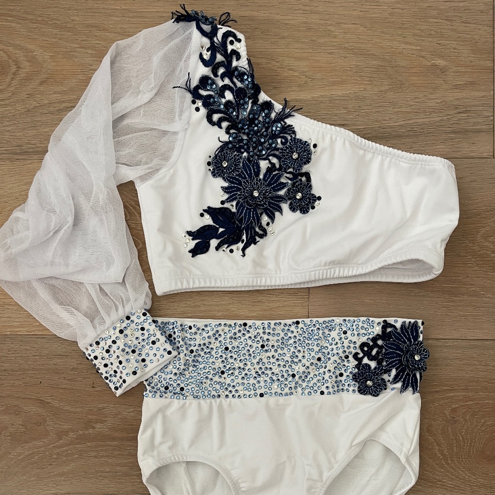 Couture 22 White Set Size 14 With Appliqué and Rhinestones